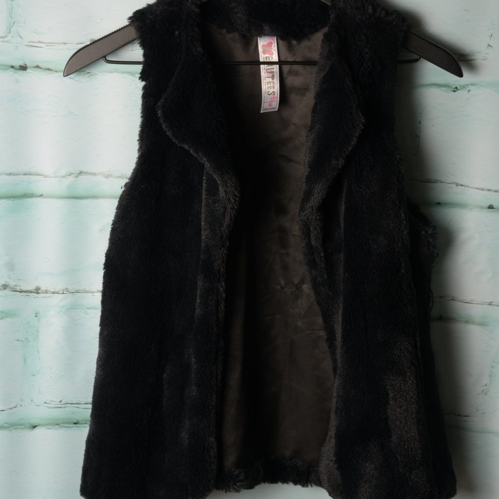 Black Fur vest - 🏷️ 3 for $30 sale! 🏷️